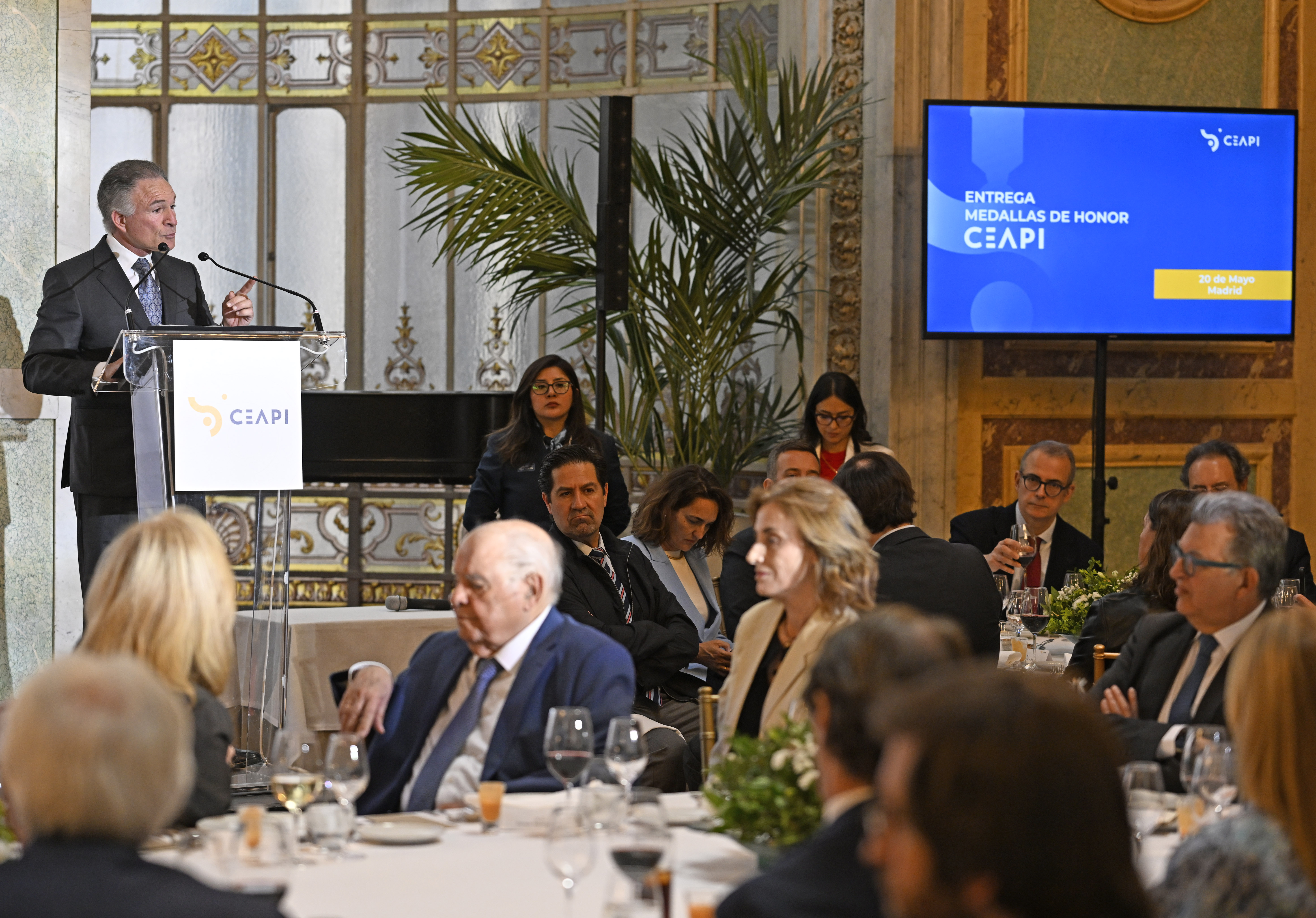 Dionisio Gutiérrez durante su laudatio