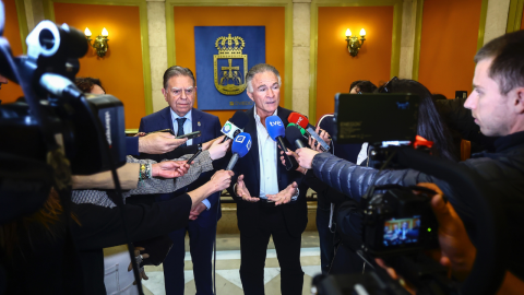 Dionisio Gutiérrez recorre medios asturianos en la antesala del VI Encuentro Ciudadano
