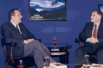 El escritor cubano Carlos Alberto Montaner y Dionisio Gutiérrez en Libre Encuentro. 7 de octubre de 2001