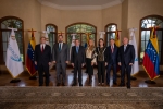 (izq. der.) Patrick Ventrell y Tobin Bradley, embajada de Estados Unidos en Guatemala; Edmundo González Urrutia; Ana Goubaud de Gutierrez; Isadora Zubillaga; Dionisio Gutierrez y Antonio Ledesma
