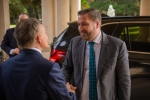 Dionisio Gutierrez recibe al embajador de Estados Unidos en Guatemala, Tobin Bradley 