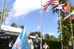 Izado de la bandera de Guatemala. Archivo de Indianos. Museo de la Emigración de Colombres, Asturias